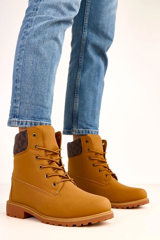 Botas de trabajo marrones con acabado... Botas de trabajo marrones con acabado...