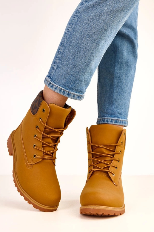 Botas de trabajo marrones con acabado... Botas de trabajo marrones con acabado...