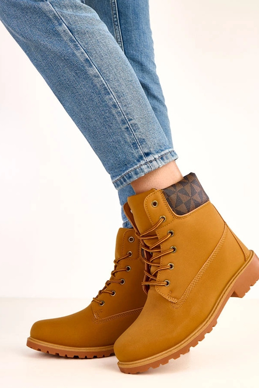 Botas de trabajo marrones con acabado... Botas de trabajo marrones con acabado...