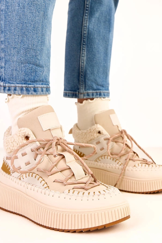 Botas de nieve beige con cordones y... Botas de nieve beige con cordones y...