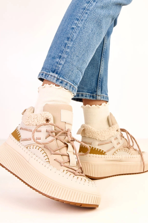 Botas de nieve beige con cordones y... Botas de nieve beige con cordones y...