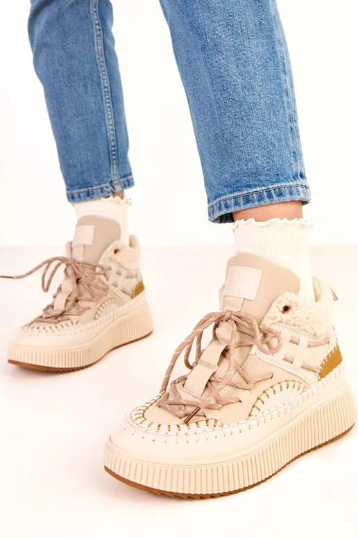 Botas de nieve beige con cordones y... Botas de nieve beige con cordones y...