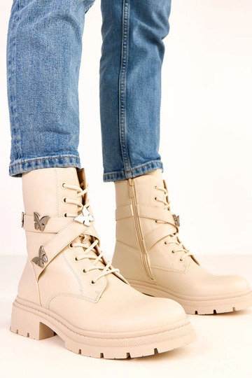 Botines beige adornados con mariposas Justia