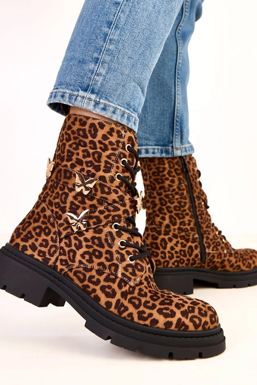 Botines de leopardo adornados con... Botines de leopardo adornados con...