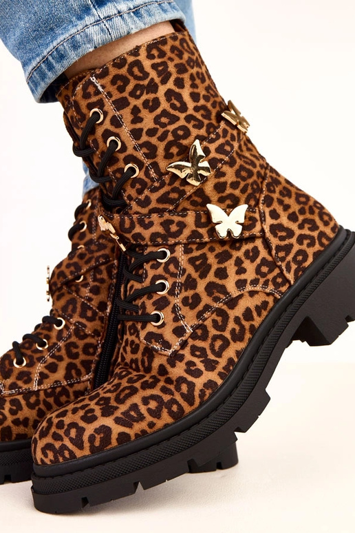 Botines de leopardo adornados con... Botines de leopardo adornados con...