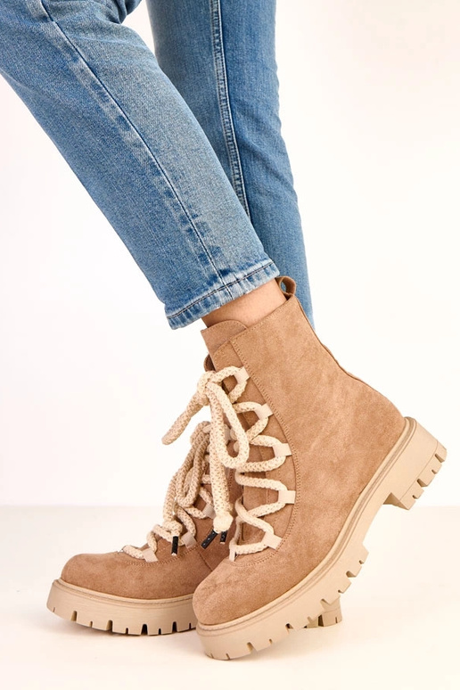 Botines beige con cordones... Botines beige con cordones...