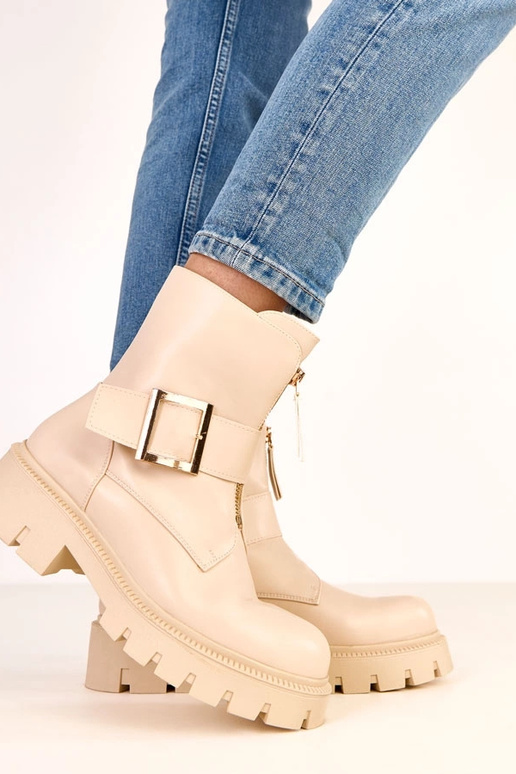 Botines beige con plataforma y... Botines beige con plataforma y...