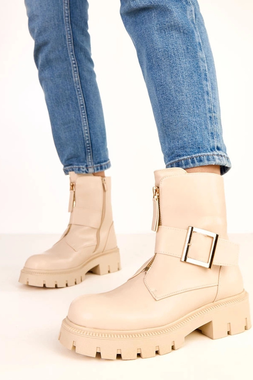 Botines beige con plataforma y... Botines beige con plataforma y...