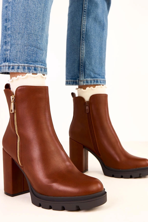 Botines marrones de tacón grueso Kage Botines marrones de tacón grueso Kage