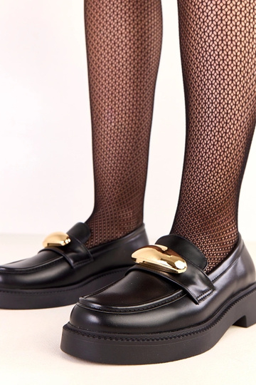Mocasines Ella de color negro con adorno dorado