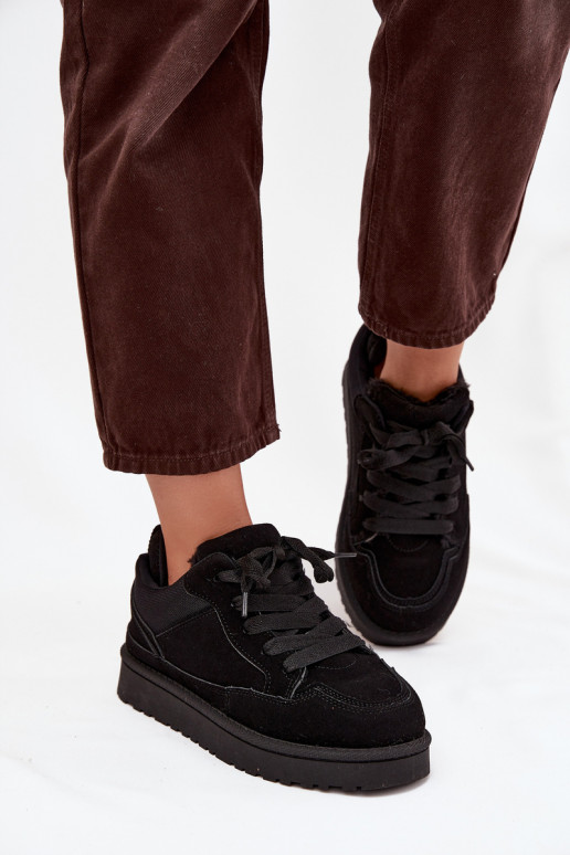 Zapatillas modelo zapatos. Femenino calentamiento con pelo dentro de color negro Cyrissa