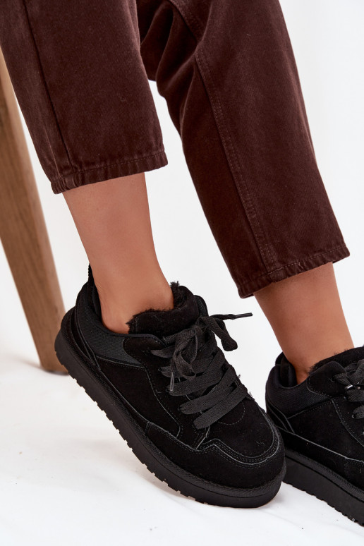 Zapatillas modelo zapatos. Femenino calentamiento con pelo dentro de color negro Cyrissa