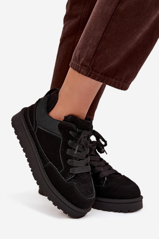 Zapatillas modelo zapatos. Femenino calentamiento con pelo dentro de color negro Cyrissa