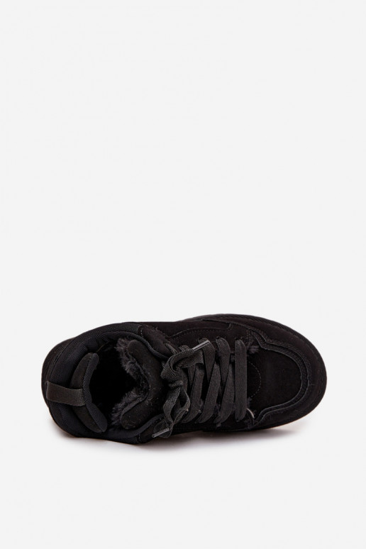 Zapatillas modelo zapatos. Femenino calentamiento con pelo dentro de color negro Cyrissa