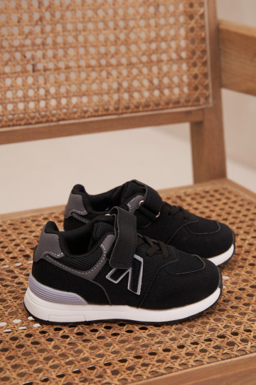 zapatillas Zapatillas modelo zapatos. Infantil con sujetadores adhesivos de color negro Galisse