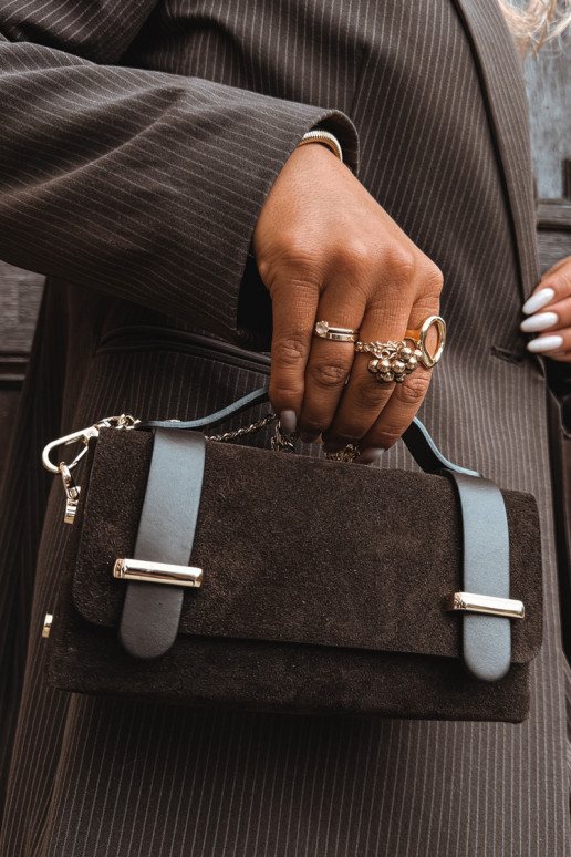 Tiene quenoActivadoturalnego de gamuzau con cadenas CzekoladoAa Nivra Tiene quenoActivadoturalnego de gamuzau con cadenas CzekoladoAa Nivra