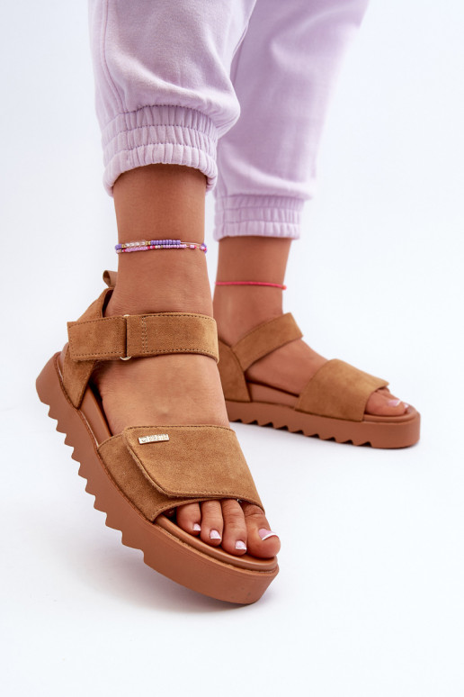 Femenino Sandalias de ante con una plataforma Big Star NN274705 color marrón Femenino Sandalias de ante con una plataforma Big Star NN274705 color marrón