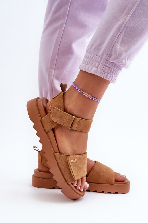Femenino Sandalias de ante con una plataforma Big Star NN274705 color marrón Femenino Sandalias de ante con una plataforma Big Star NN274705 color marrón
