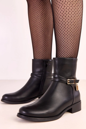 Botines negros con hebilla y candado Zema