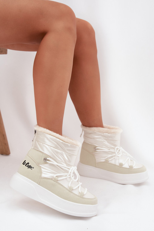 Botas de nieve Femenino con una plataforma Lee Cooper LCJ-25-03-3815 el color blanco Botas de nieve Femenino con una plataforma Lee Cooper LCJ-25-03-3815 el color blanco