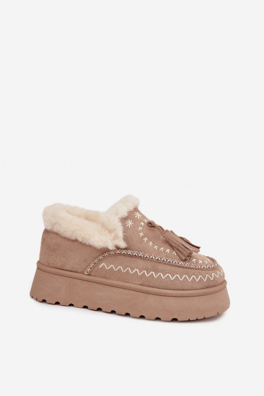 Botas de nieve Femenino con una plataforma con un abrigo de piel y flecos beige Ferayne