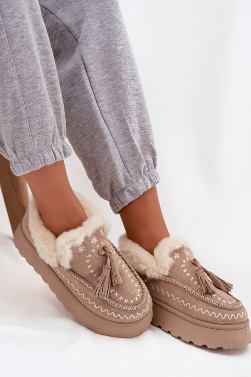 Botas de nieve Femenino con una plataforma con un abrigo de piel y flecos beige Ferayne