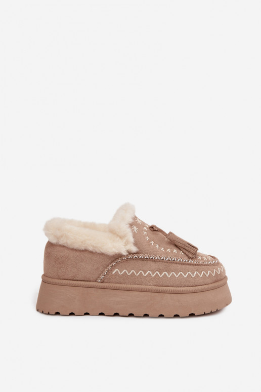 Botas de nieve Femenino con una plataforma con un abrigo de piel y flecos beige Ferayne