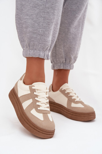 Zapatillas modelo zapatos. Femenino con una plataforma beige Dovina 2