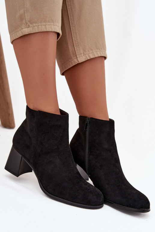 Botas de mujer de gamuza ecológicaoAe de color negro Tiene querilou