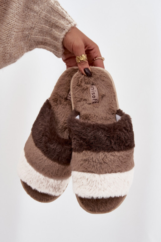 con un abrigo de piel Zapatillas Femenino con rayas color marrón Tahlisse