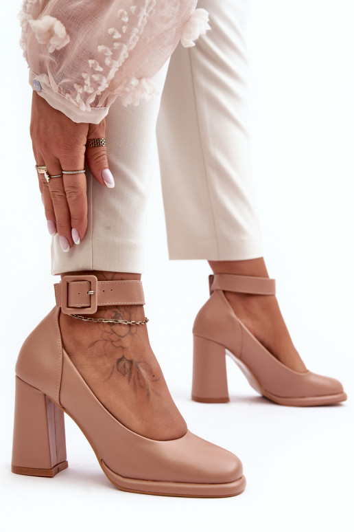 Zapatos con tacones con hebillas beige Idovana