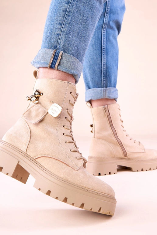 Botines de mujer color arena con un...