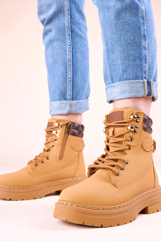 Botas traperas marrones y cálidas de...