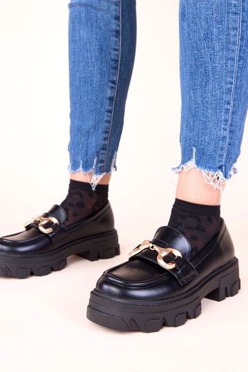 Mocasinés negros con adorno... 2