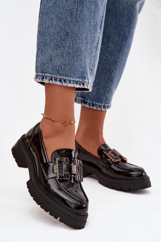 mocasines de mujer con efecto barniz con adornos de color negro Ysandra