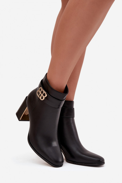 Botas de mujer con correas I color doradom Detalem de color negro Galinne