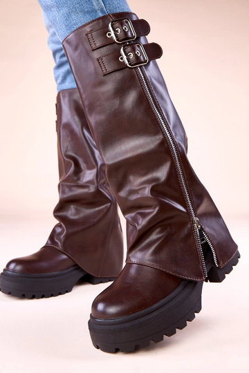 Botas largas de chocolate con puños enrollados y hebillas Ridica 2
