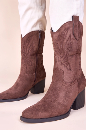 Botines vaqueros marrones con aplicación bordada decorativa Cassa