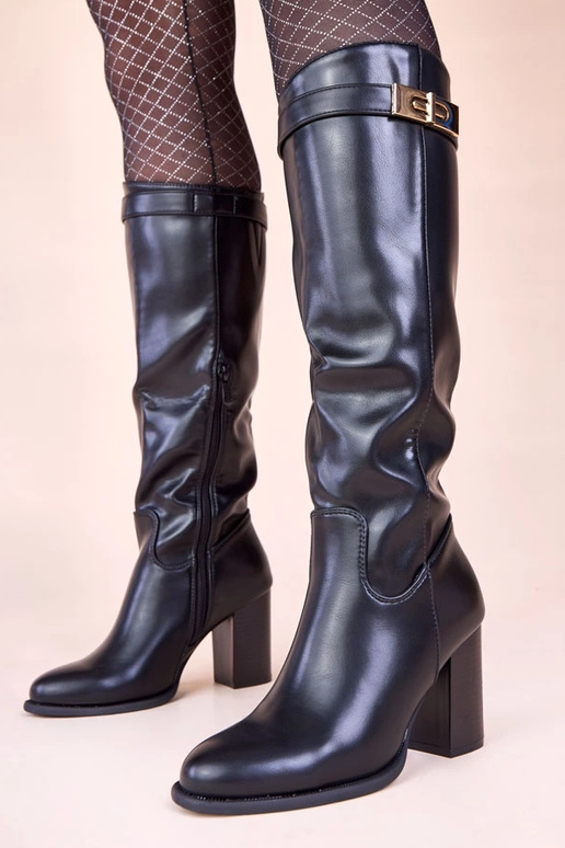 Botas largas negras con tacón y...