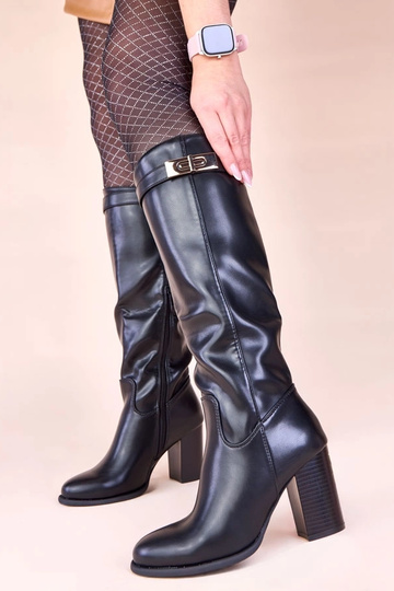 Botas largas negras con tacón y adorno dorado Tessa 2