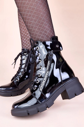 Botines negras de charol... 2