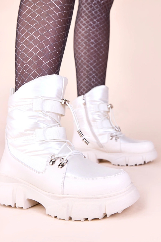 Botas blancas nevadas con brillo...
