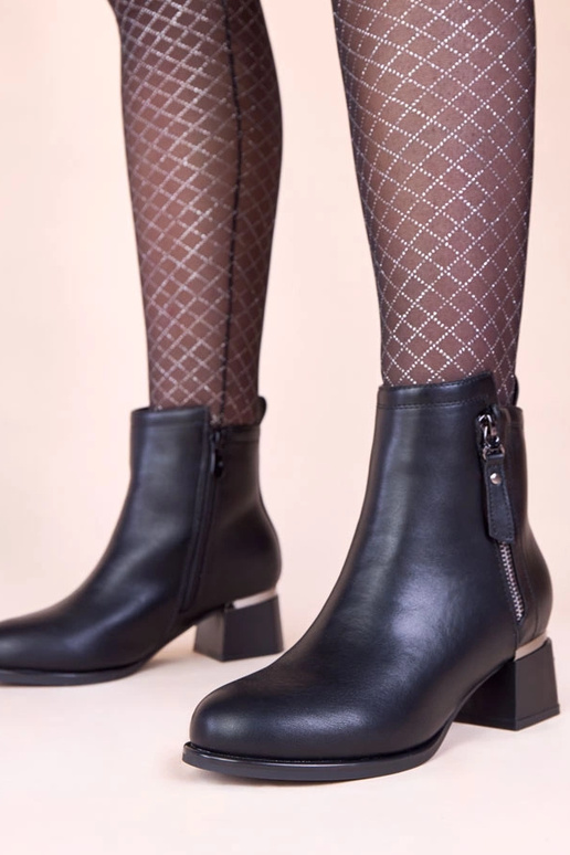 Botines negros robustos con inserto...