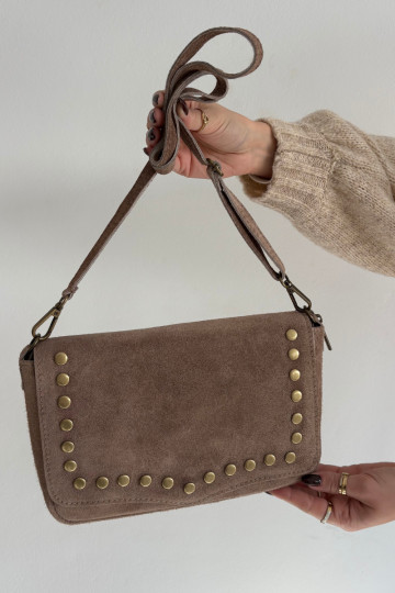 Bolso de ante de piel con tachuelas, color marfil Rhenna