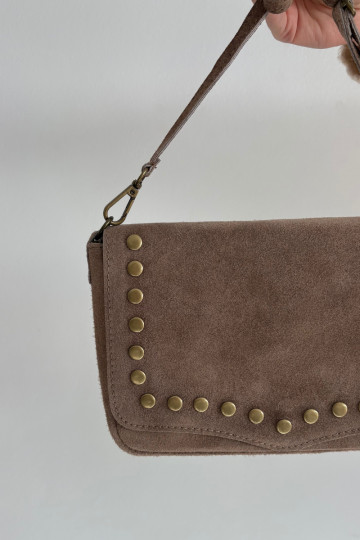Bolso de ante de piel con tachuelas, color marfil Rhenna 2
