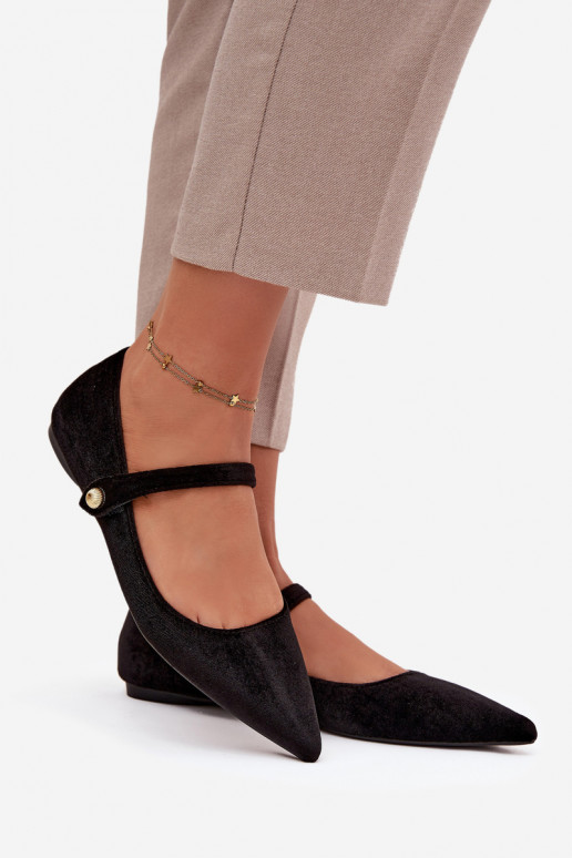 Aksamitne bailarinas con correas I color doradom Detalem de color negro Gisanne