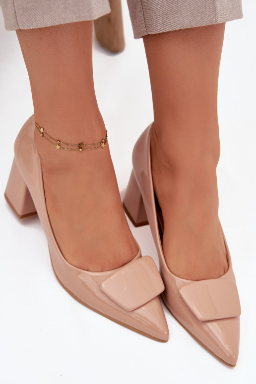 con efecto barniz Zapatos con tacones con adornos Nude Isoline