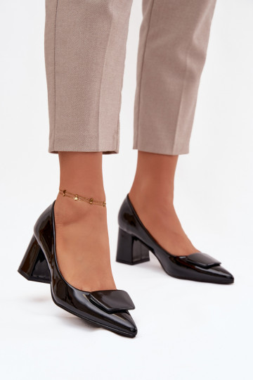 con efecto barniz Zapatos con tacones con adornos de color negro Isoline