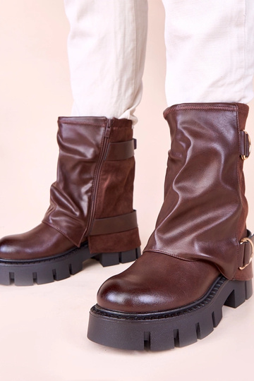 Botines marrones con plataforma y caña doblada Cenda