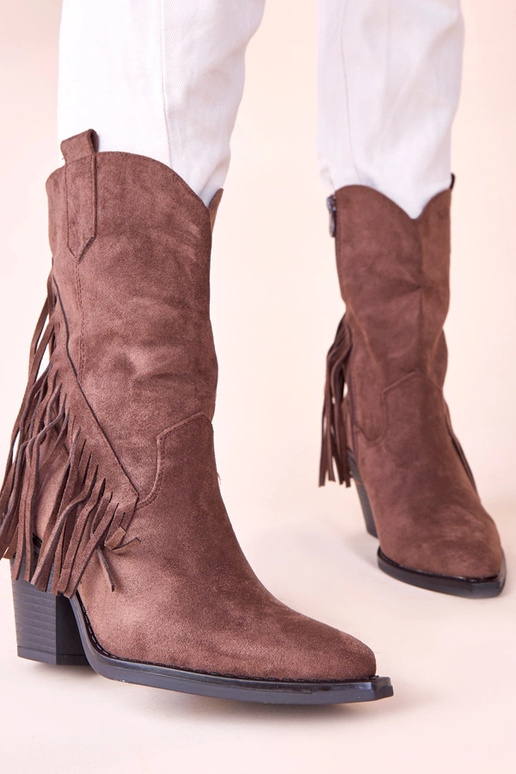 Botas de cowboy marrones con flecos...